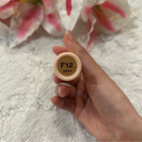 Revolution F12 Fast Base Stick Foundation - Picture 3 of 4